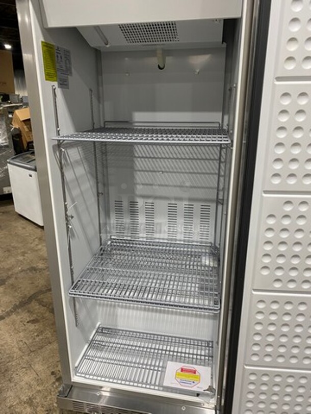 NEVER USED! SCRATCH-N-DENT! Kelvinator Commercial Single Door Reach In Cooler! Poly Coated Racks! All Stainless Steel! On Casters! Model: KCHRI25R1DRE SN: 03221448 115V - Image 5 of 7