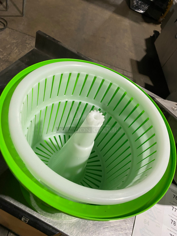 Countertop Green Poly Lettuce/ Salad Spinner! - Image 3 of 4