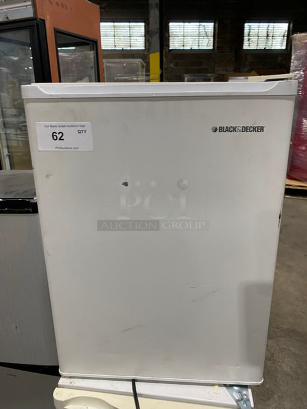 Black & Decker Countertop/ Undercounter Mini Refrigerator! Model: BCFA27