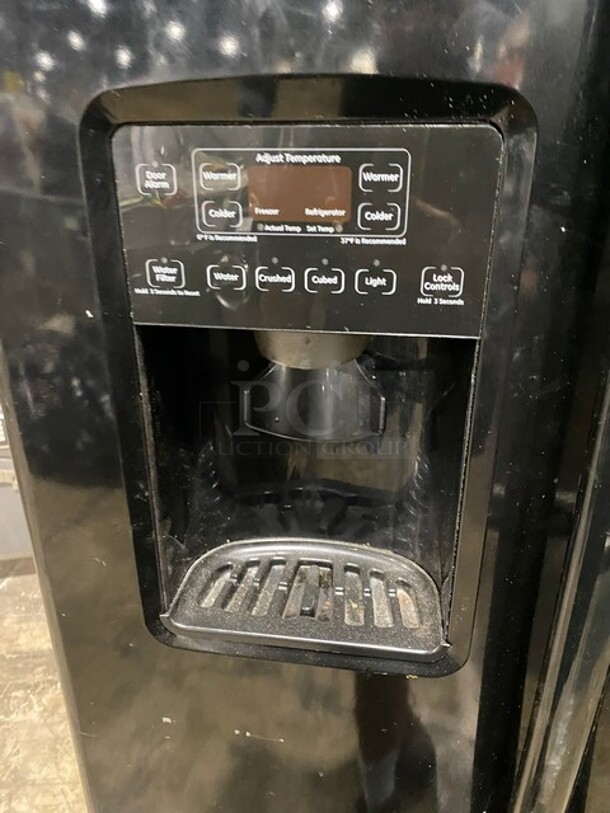 General Electric 2 Door Cooler & Freezer Combo! With Racks! With Water & Ice Dispenser! Model GSHF6HGDBCBB Serial 408999! 110/127V!  - Image 9 of 10