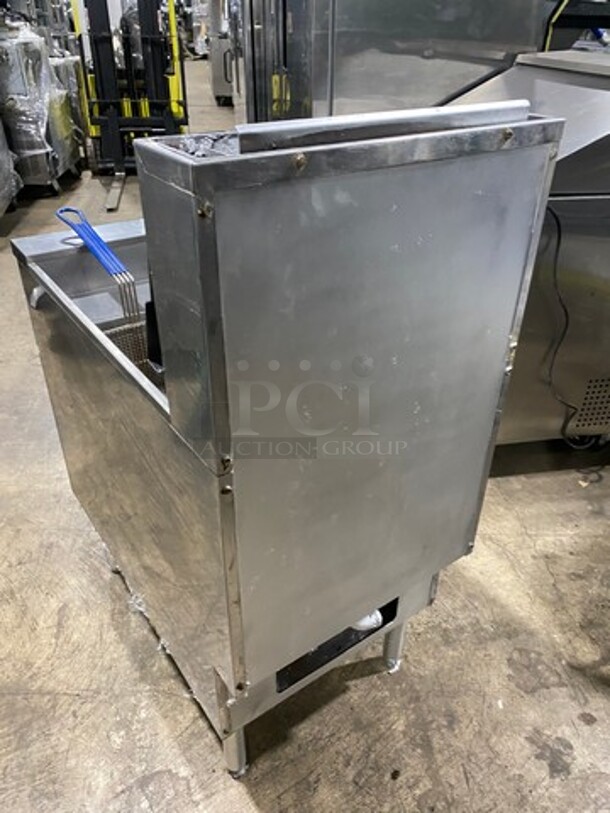 Pitco Commercial Natural Gas Powered 75LB Deep Fat Fryer! With 2 Metal Frying Baskets! All Stainless Steel! On Legs! - Image 3 of 9