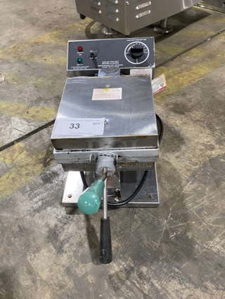 GOLD METAL Belgian Countertop Waffle Baker! Model 5024 Serial BW4-76-7028 120V/50/60Hz