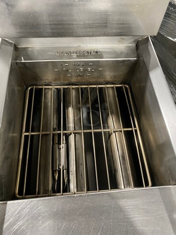 Commercial Countertop Natural Gas Powered Deep Fat Fryer! With Back Splash! All Stainless Steel! - Image 5 of 9