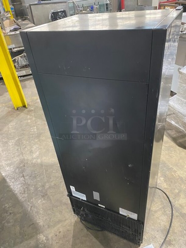True Commercial Single Door Reach In Cooler Merchandiser! With View Through Door! Poly Coated Racks! Model: GDM12HCTSL01 SN: 9691167 115V 60HZ 1 Phase - Image 4 of 8