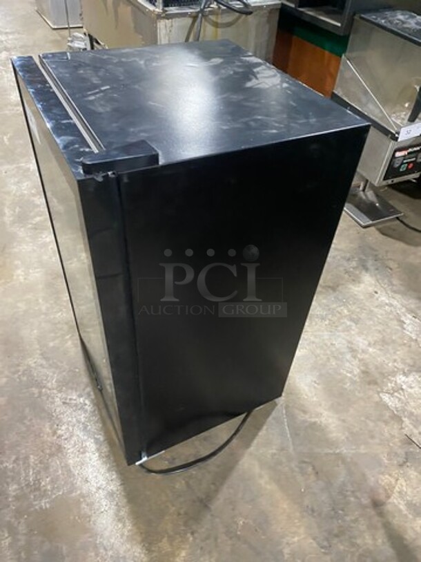 New Air Commercial Countertop/ Undercounter Single Door Cooler Merchandiser! With View Through Door! With Racks! Model: Model: AB1200B SN: 1811AF0161 110/120V - Image 2 of 7