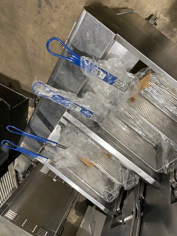 Frymaster Commercial Electric Powered 2 Bay Deep Fat Fryer! With Hydraulic Lift, Metal Frying Baskets! All Stainless Steel! On Casters! MODEL FPRE217BLCSE SN:1103NE0091 208V 3PH  - Image 5 of 10