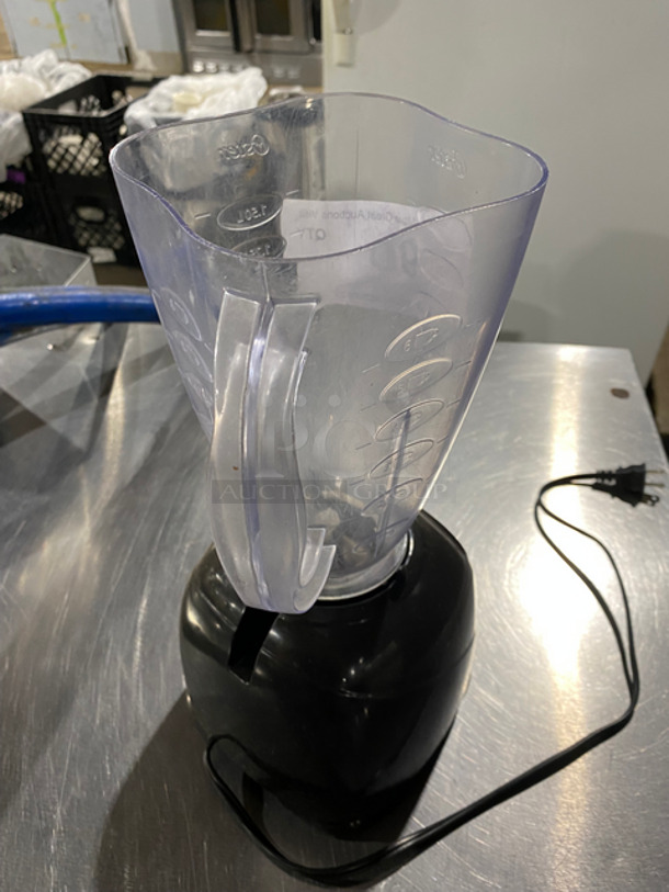Oster Simple Blend Countertop Blender! With 1.5L Pitcher! 120V 60HZ - Image 3 of 7