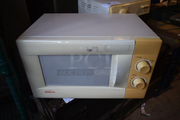 IN ORIGINAL BOX! Sunbeam SBM7500W Countertop Microwave Oven. 120 Volts, 1 Phase.  - Image 1 of 8