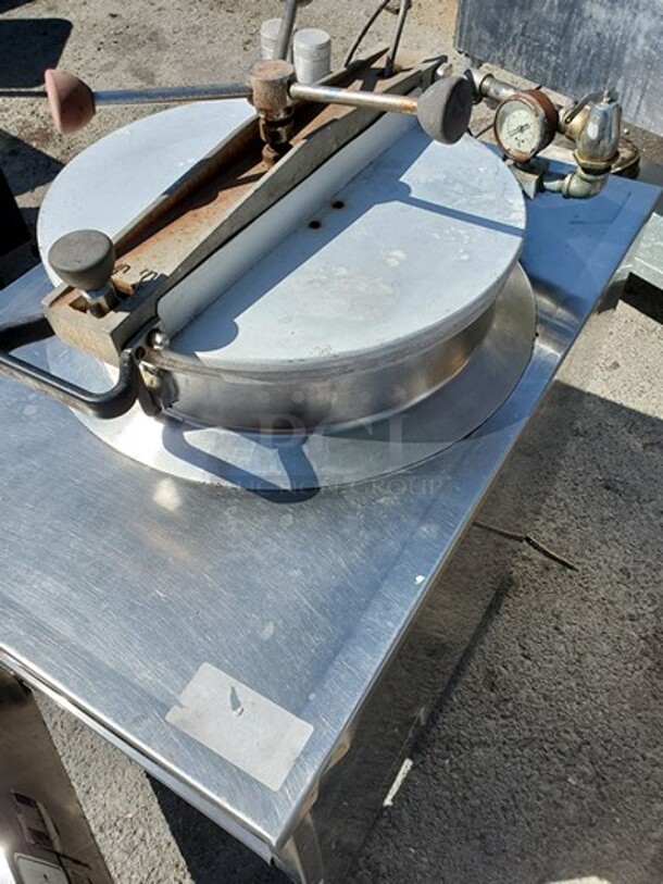 Electric Pressure Fryer  - Image 4 of 7