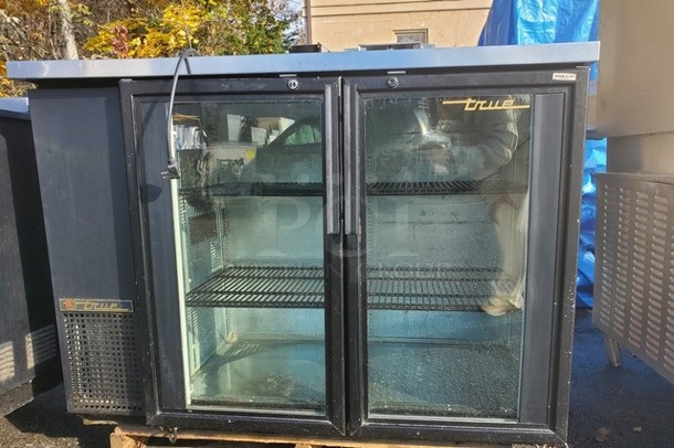 TRUE TBB-24-48G 2 Glass Door Beer Cooler 115Volts 49X25X39 - Image 1 of 8
