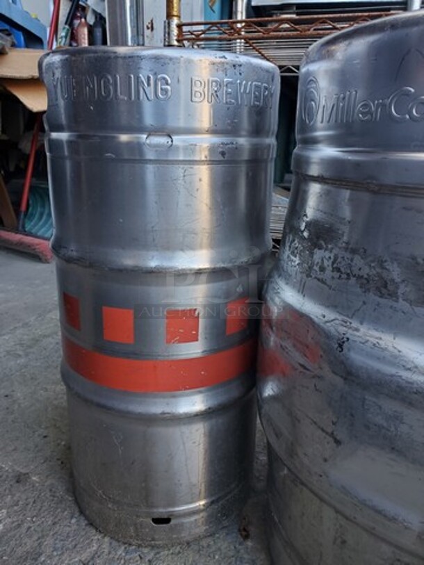 Draft beer barrels (1 full|1 Empty) - Image 5 of 9