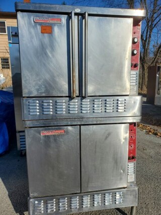 Blodgett Zephaire Electric 3PH Full Size Single Deck Convection Oven 38X37X36 (Bottom oven/missing knobs)