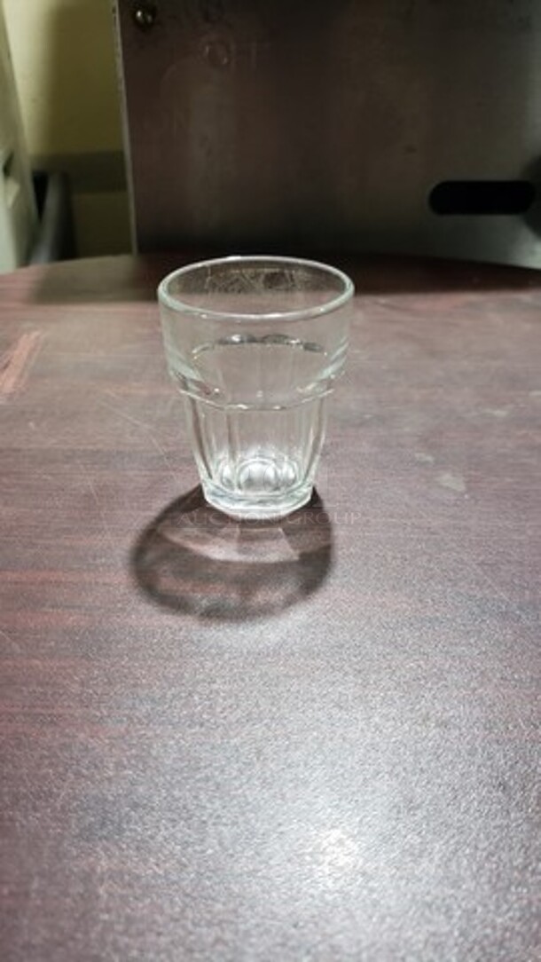 Lot of 3 Glasses - Image 1 of 1