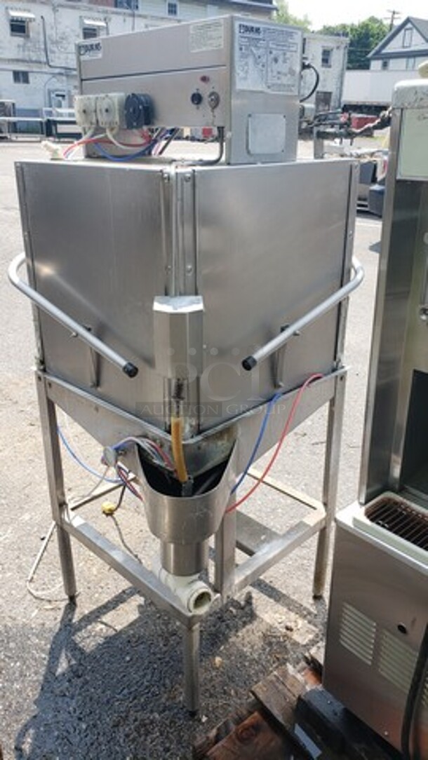Commercial Dishwasher!  - Image 1 of 9