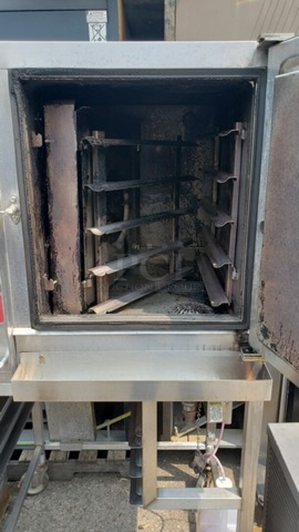 Blodgett KFC Half Size Convection Oven! The power cable inside the oven has been cut and needs to be replaced! 

3 PH
60 Hz
208V - Image 2 of 5