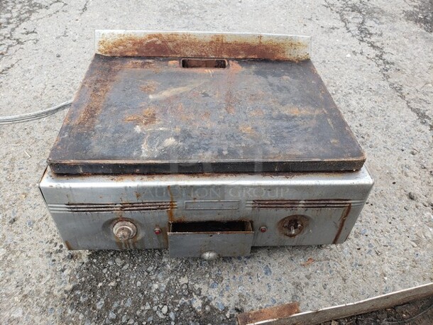 GE 24" Griddle. Unknown Condition. - Image 1 of 2