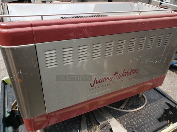 Brasilia Espresso Machine!

230 V
60 Hz
2 PH - Image 4 of 5