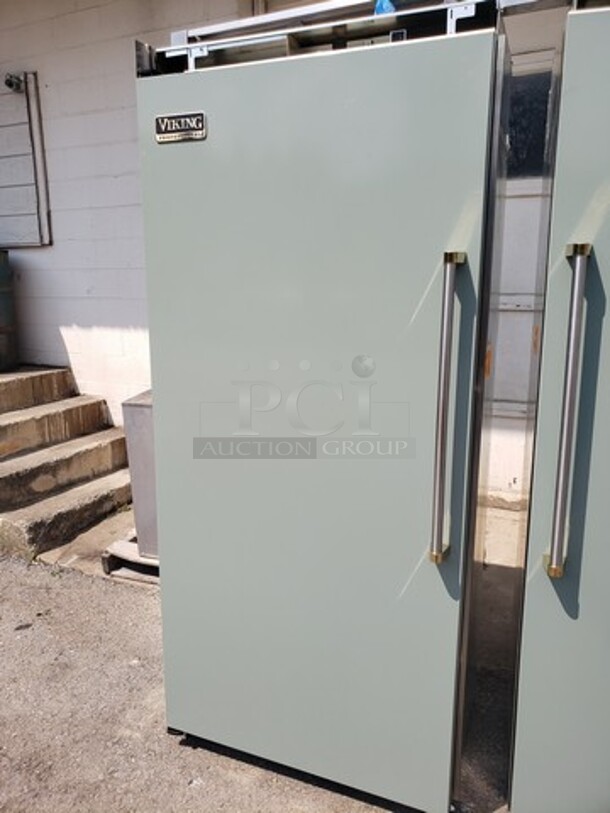 Beautiful Viking 36" Column Refrigerator! Very nice condition!

115 V
60 Hz
6.5 A - Image 1 of 6