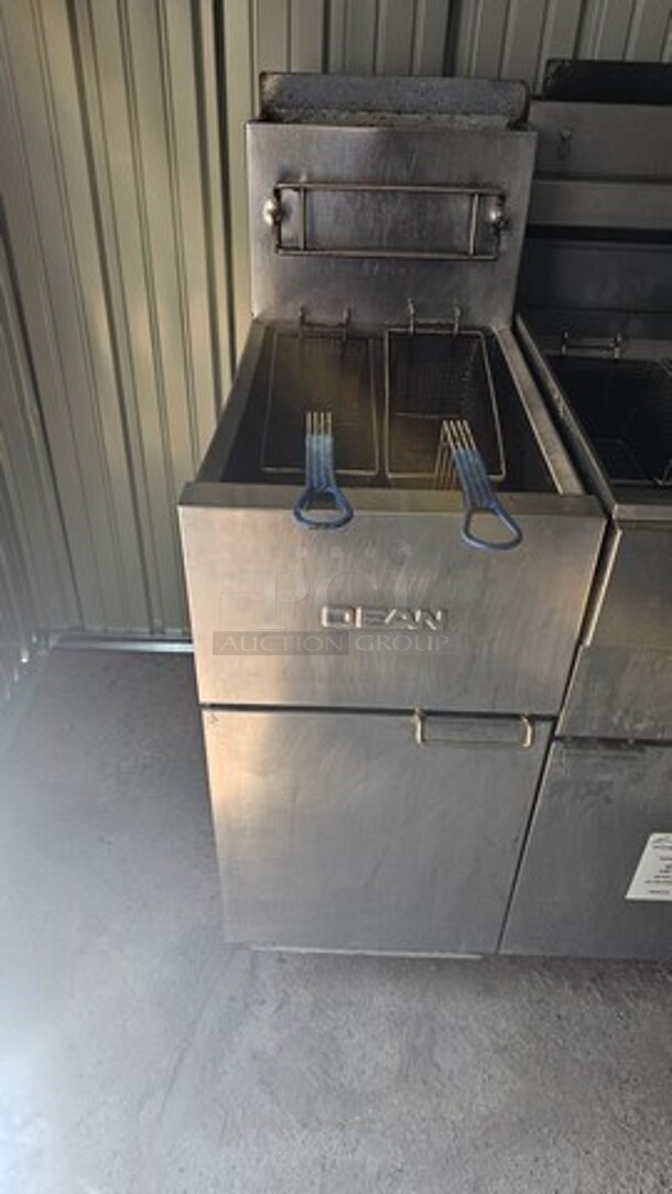 Dean 35 lb Capacity Natural Gas Fryer - Image 1 of 3