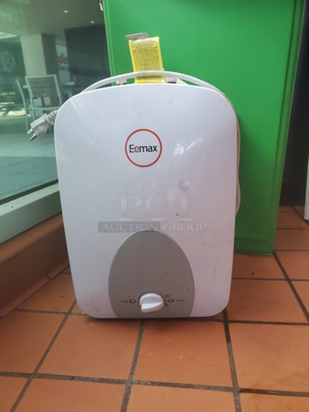 Eemax EMT4 4gal Electric Mini Tank Water Heater - Image 2 of 4