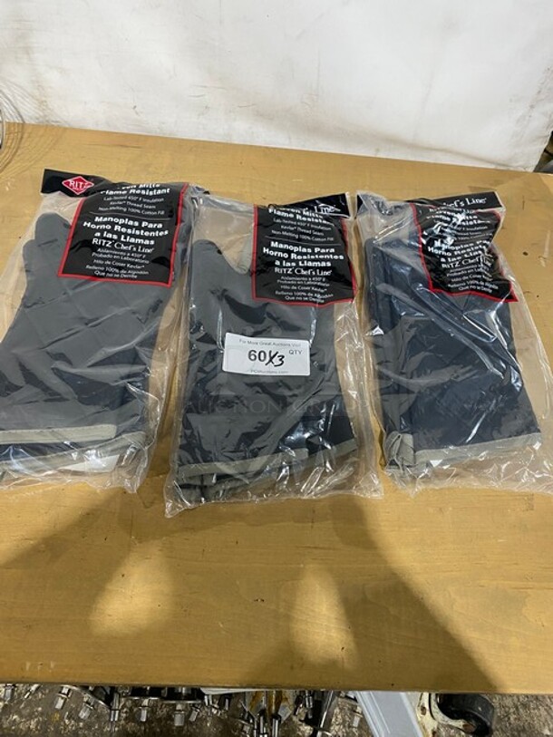 Chef's Line Flame Resistant 17" Oven Mitts! MODEL CL2PX27BKBK 3x Your Bid! - Image 1 of 5