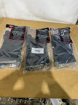 Chef's Line Flame Resistant 17" Oven Mitts! MODEL CL2PX27BKBK 3x Your Bid!