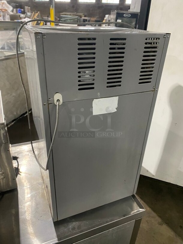 Commercial Countertop Single Glass Door Reach In Cooler! With Metal Rack! 115V! Model: VV3! - Image 3 of 7
