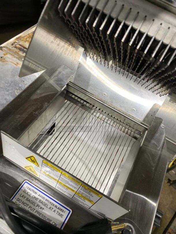 Oliver Commercial Countertop Mini Chip Slicer! Model: 738 SN: 189095 115V 60HZ 1 Phase - Image 5 of 7