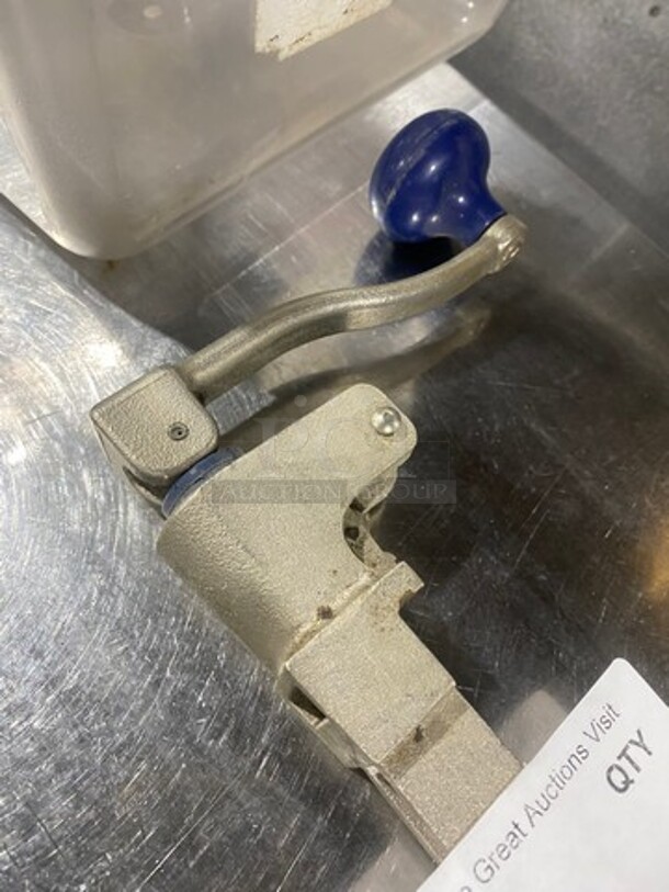 Manual Can Opener Size 2 !  - Image 2 of 4