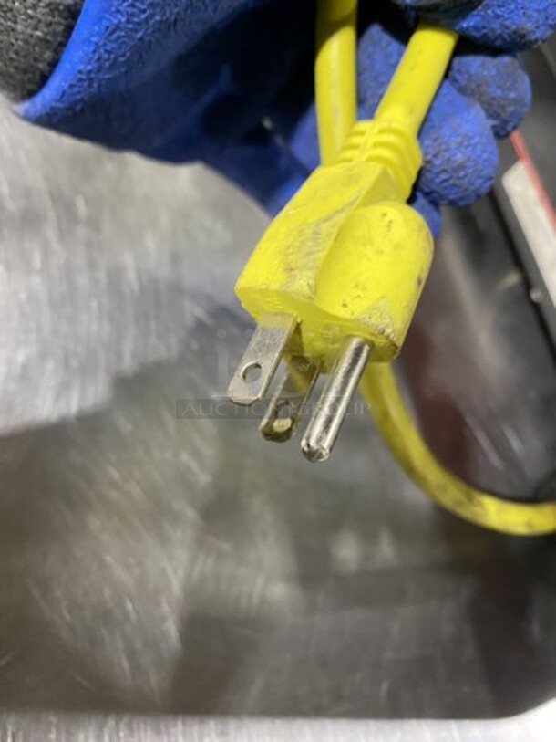 2019 Late Model! Hebvest Counter Top Hot Display Case Merchandiser! Model PD04HT Serial C851903018-UF7W! 120V 1 Phase!  - Image 8 of 8