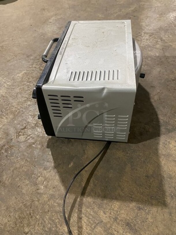 Hamilton Beach Countertop Toaster Oven! With View Through Door! Model: 31134 120V - Image 2 of 8