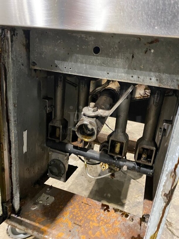 Amazing! Dean Stainless Steel Commercial Floor Style Natural Gas Powered Deep Fat Fryer! MN:SR152GN SN:1108MB0024 2.53V! - Image 6 of 8