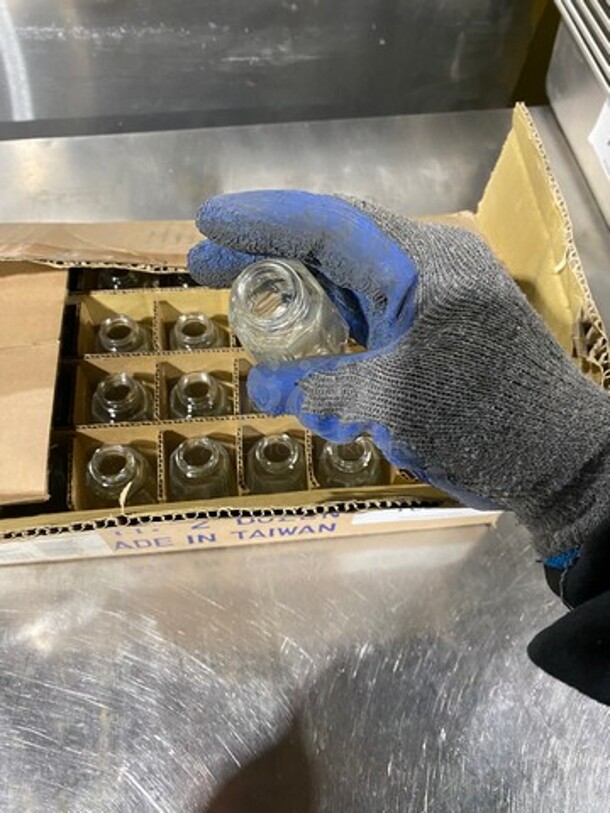 NEW! IN THE BOX! ALL ONE MONEY! Vollrath 2 oz Salt And Pepper Shakers! Glass With Stainless Steel Tops! - Image 5 of 5