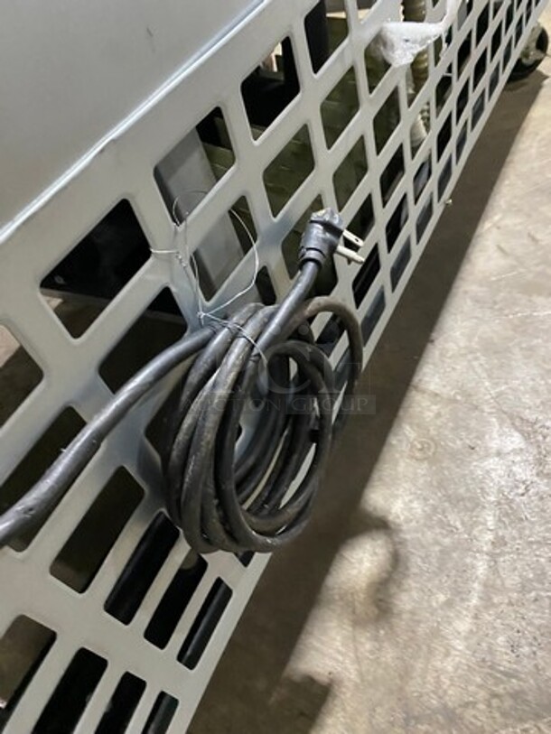 Everest Commercial 2 Door Reach In Cooler! With Pan Racks! All Stainless Steel! On Casters! Model: EBR2 SN: BBR214030027 115V 60HZ 1 Phase - Image 9 of 9