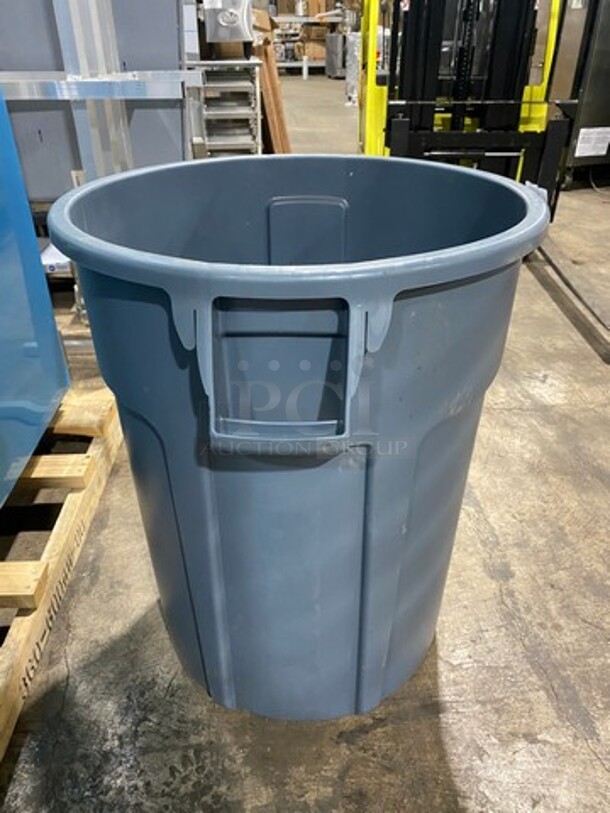 NEW! Rubbermaid Grey Poly Trash Can! - Image 2 of 6