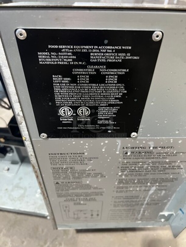 Mainstreet Commercial LP Powered Deep Fat Fryer! With Back Splash! All Stainless Steel! On Legs! Model: 541FF40L SN: 2104014006 - Image 5 of 8