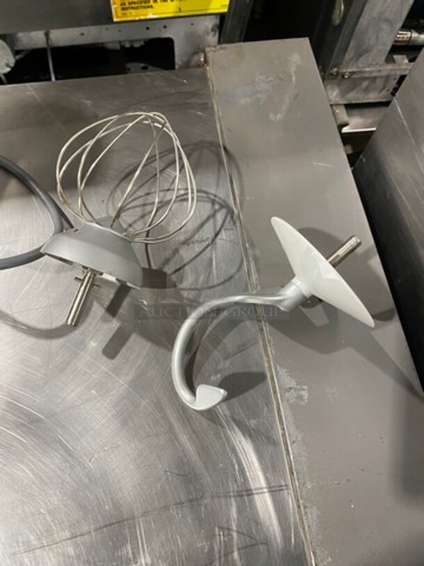 Cuisinart Countertop Mixer! With Mixing Bowl! With Paddle, Whisk And Hook Attachement! - Image 7 of 8