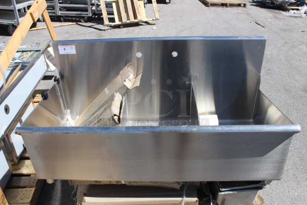 BRAND NEW SCRATCH & DENT! Regency 600S31621SB STAINLESS STEEL 16" x 21" x 13" Three-Compartment Utility Sink for (1) 8" Center Faucet. Includes Legs & Drains. Unit is dented on right side.  - Image 2 of 7