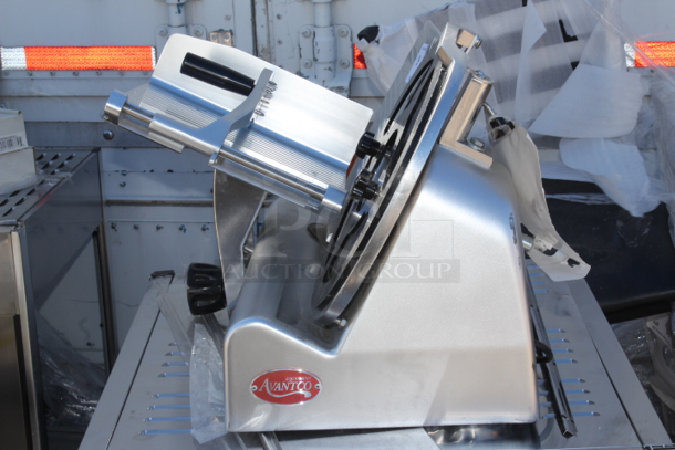 BRAND NEW SCRATCH & DENT! Avantco SL312 12" Manual Gravity Feed Meat Slicer - 1/3 hp 120v 1ph. See photos. Parts may be missing.  - Image 3 of 5