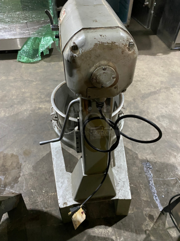 Hobart Commercial Heavy-Duty 20Qt Mixer! With Paddle Attachment And Mixing Bowl! Model: A200F SN: 11212406 115V 60HZ 1 Phase - Image 4 of 8