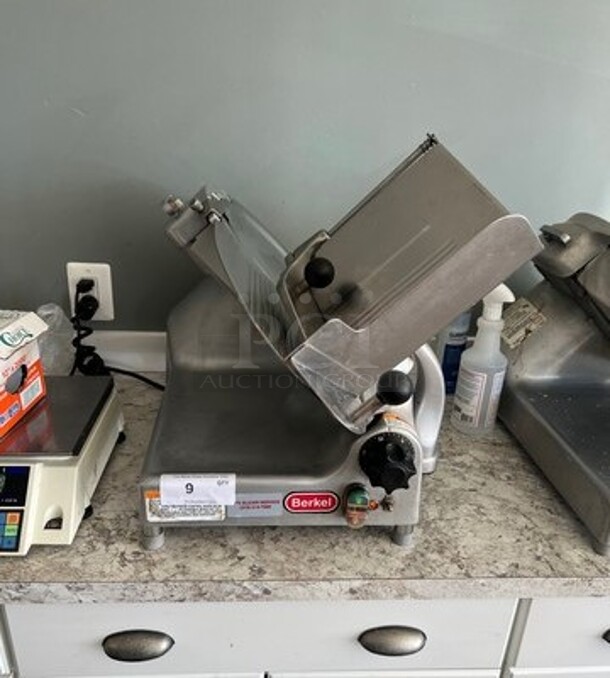 Berkel Commercial Countertop Deli/ Meat Slicer! All Stainless Steel! WORKING WHEN REMOVED! Model: 909AM SN: 9356212214107 115V - Image 1 of 8