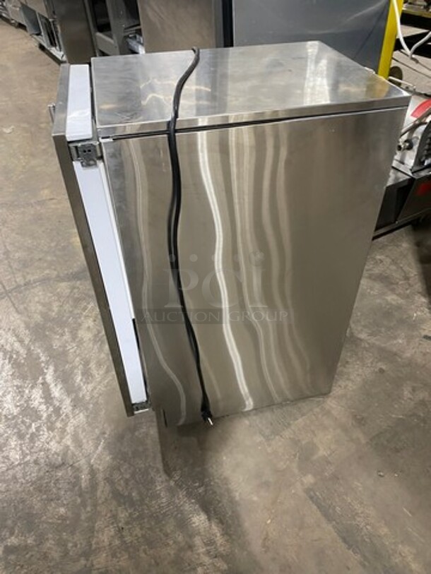 ALL Stainless Steel! SCOTSMAN Stainless Steel Undercounter Nugget Ice Machine! 
115V /60 Hz/1 phase - Image 3 of 6