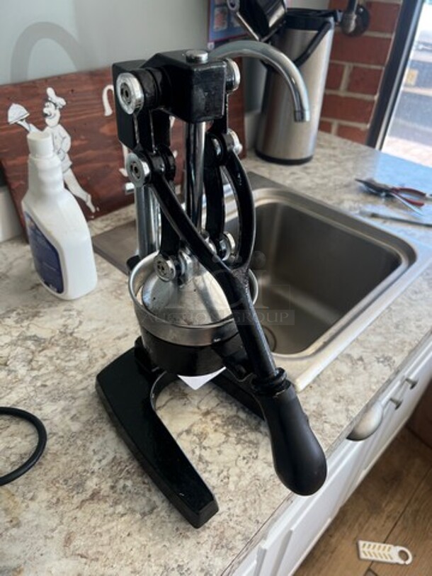 Countertop Manual Citrus Juicer! - Image 4 of 5