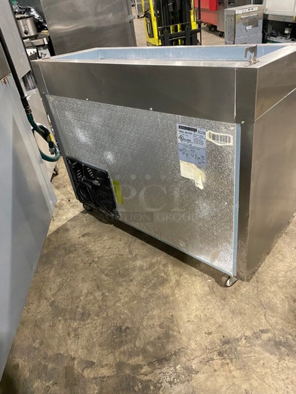 Maxx Cold Commercial Refrigerated Pizza Prep Table! With Single Door Storage Space! All Stainless Steel! On Casters! Model: MXCPP50 SN: 6023925 115V 60HZ 1 Phase - Image 3 of 8