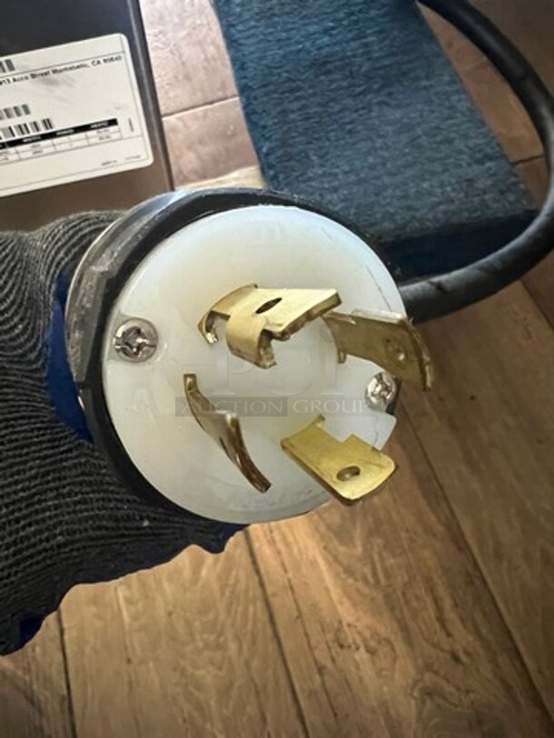 Curtis Commercial Countertop Dual Coffee Brewing Machine! With Hot Water Dispenser! All Stainless Steel! WORKING WHEN REMOVED! Model: D1000GT63A000 SN: 13536322 120/220V 60HZ 1 Phase - Image 11 of 11