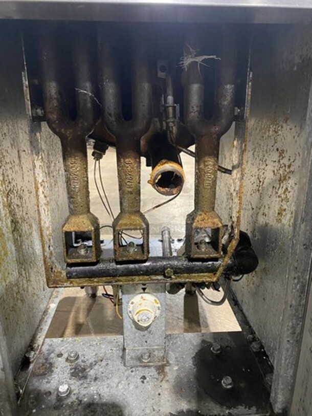 Entree Commercial Natural Gas Powered Deep Fat Fryer! With Backsplash! With 2 Metal Frying Baskets! All Stainless Steel! On Legs! Model: F3N SN: 13070483V - Image 6 of 12