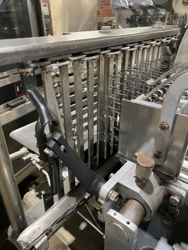 NICE! Berkel Commercial Automatic Meat/ Deli/ Cheese Stacker Slicer! All Stainless Steel! On Legs! Model: 170D SN: 180D424 - Image 7 of 12