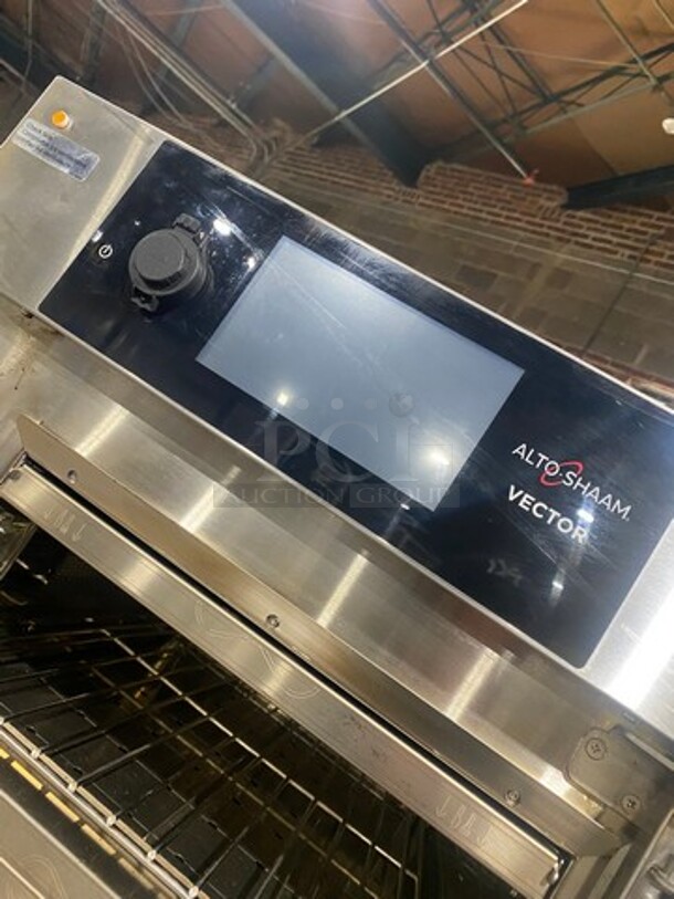 RARE! BARELY USED! LATE MODEL! 2020 Alto Shaam Commercial Multi Cook Oven! With View Through Door! Metal Oven Racks! Storage Space Underneath! All Stainless Steel! On Casters! WORKING WHEN REMOVED! Model: VMCH4H SN: 2678609000 208/240V 60HZ 3 Phase - Image 7 of 11