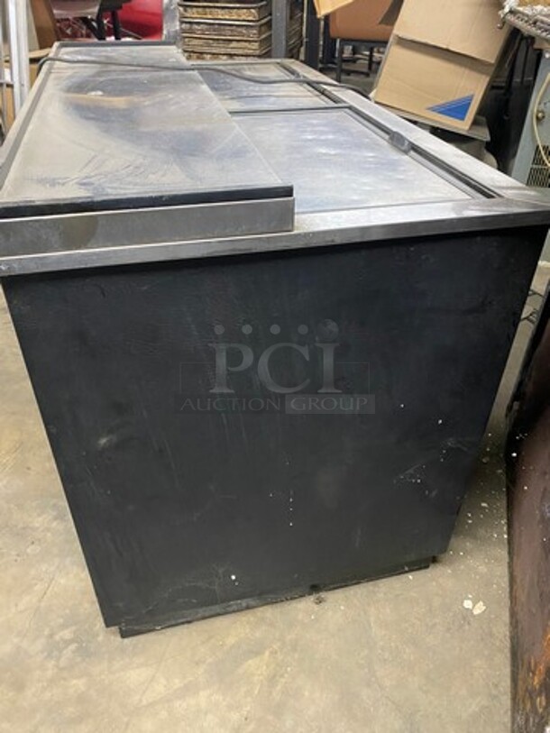 True Commercial Under The Counter Beer Bottle Cooler! With 2 Stainless Steel Sliding Top Doors! Model: TD5018 SN: 1265577 115V 60HZ 1 Phase - Image 4 of 9