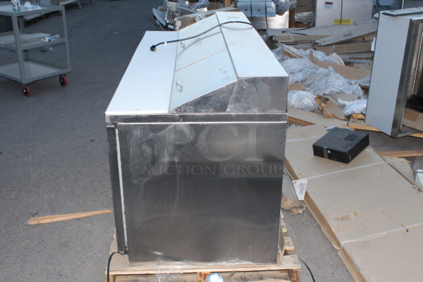 Beverage-Air SPE72HC-18 Elite Series 72" 3 Door Refrigerated Sandwich Prep Table, 115v, 9.6Amp, 1ph, 60hz. In Proper Working Condition. Appears the unit may have been used once or twice.  - Image 5 of 10